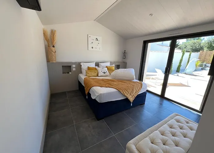 La Bosse Ile De Noirmoutier Pour 10 Personnes * L'Epine (Vendee)